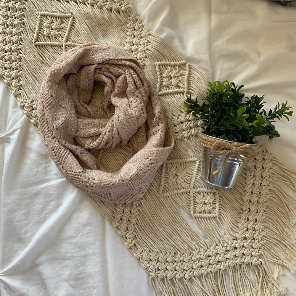 American Eagle Infiniti Scarf ☁️